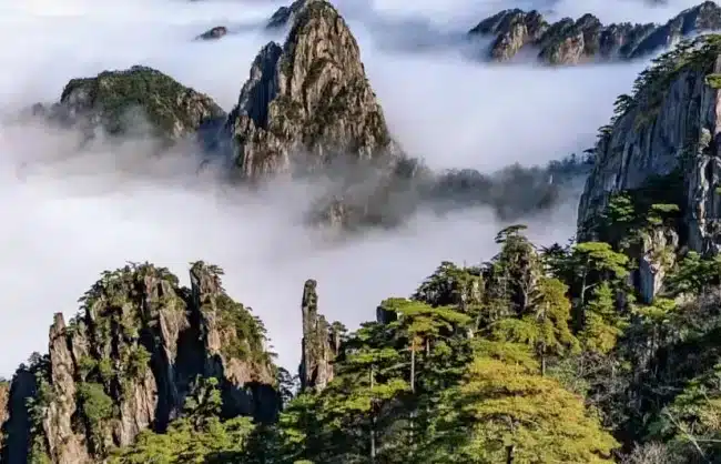 A scenic view of yinghua mountain