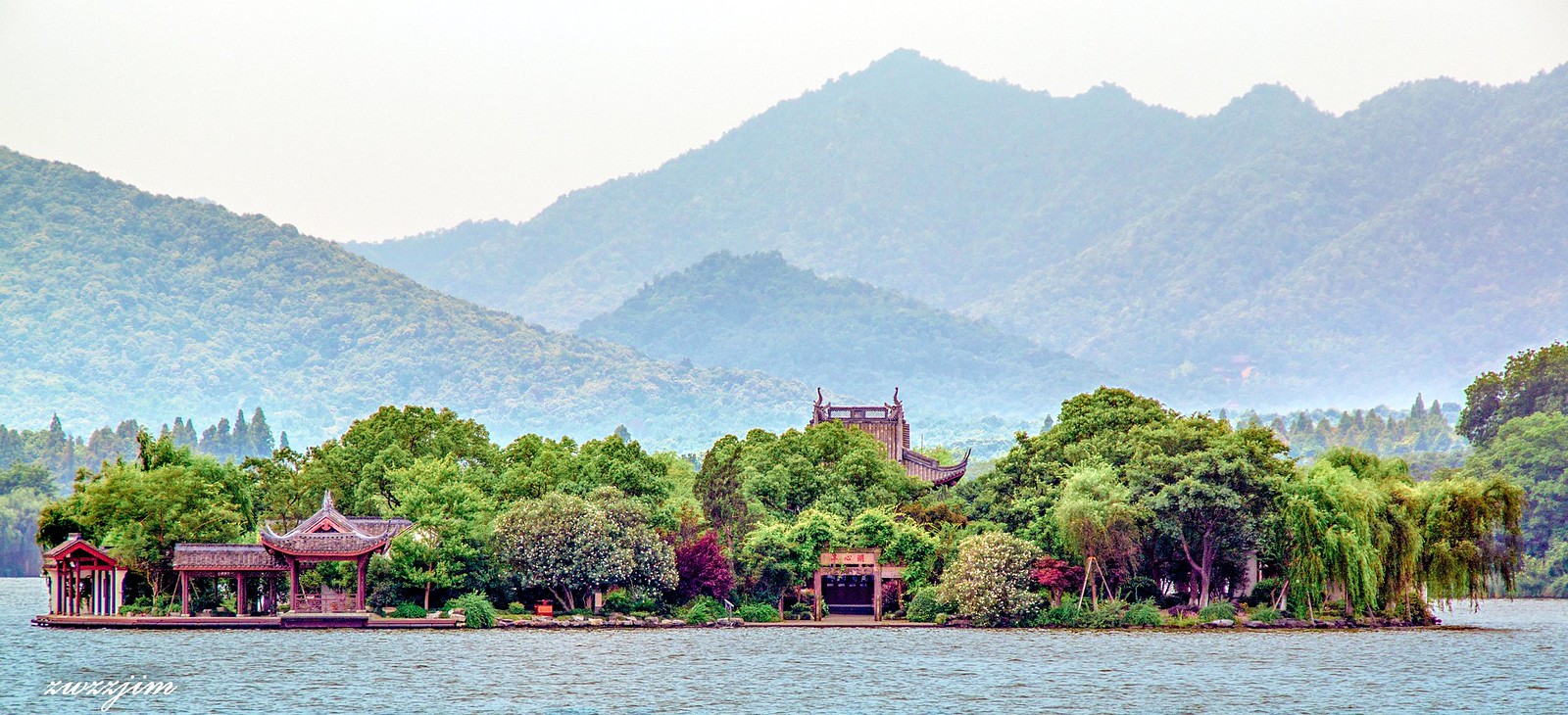 A scenic view of yingzhou west lake