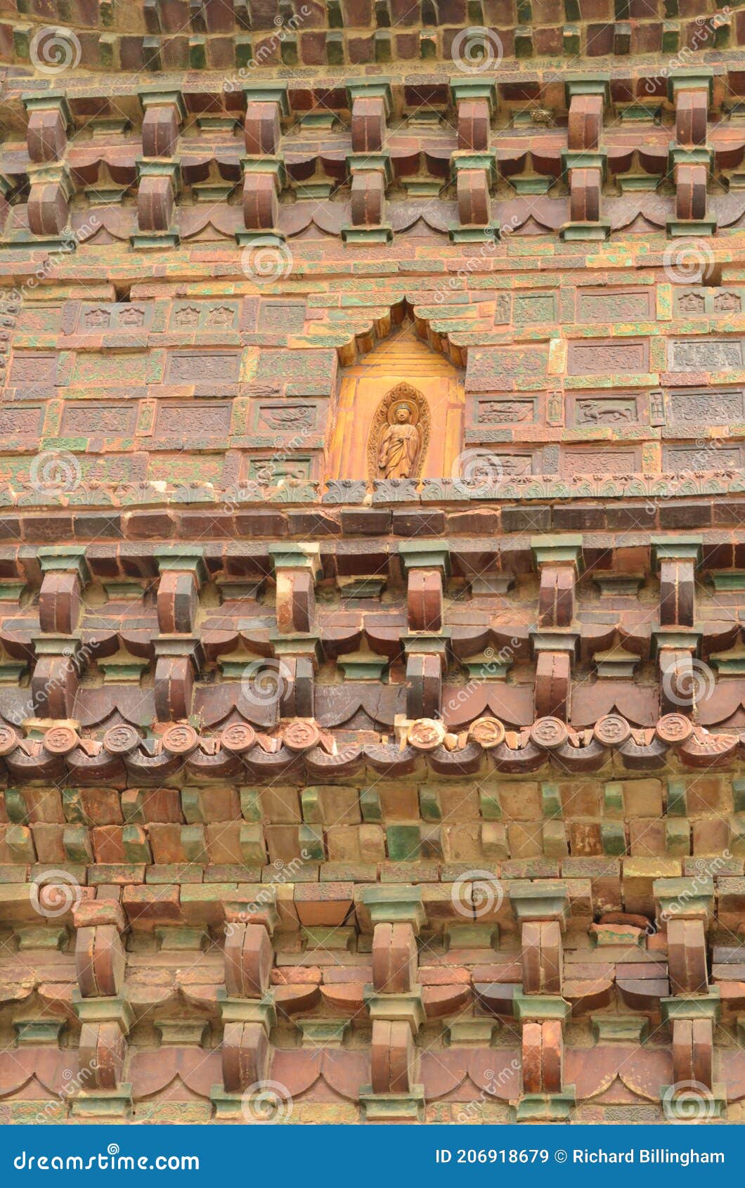 A scenic view of Youguo Temple Iron Pagoda