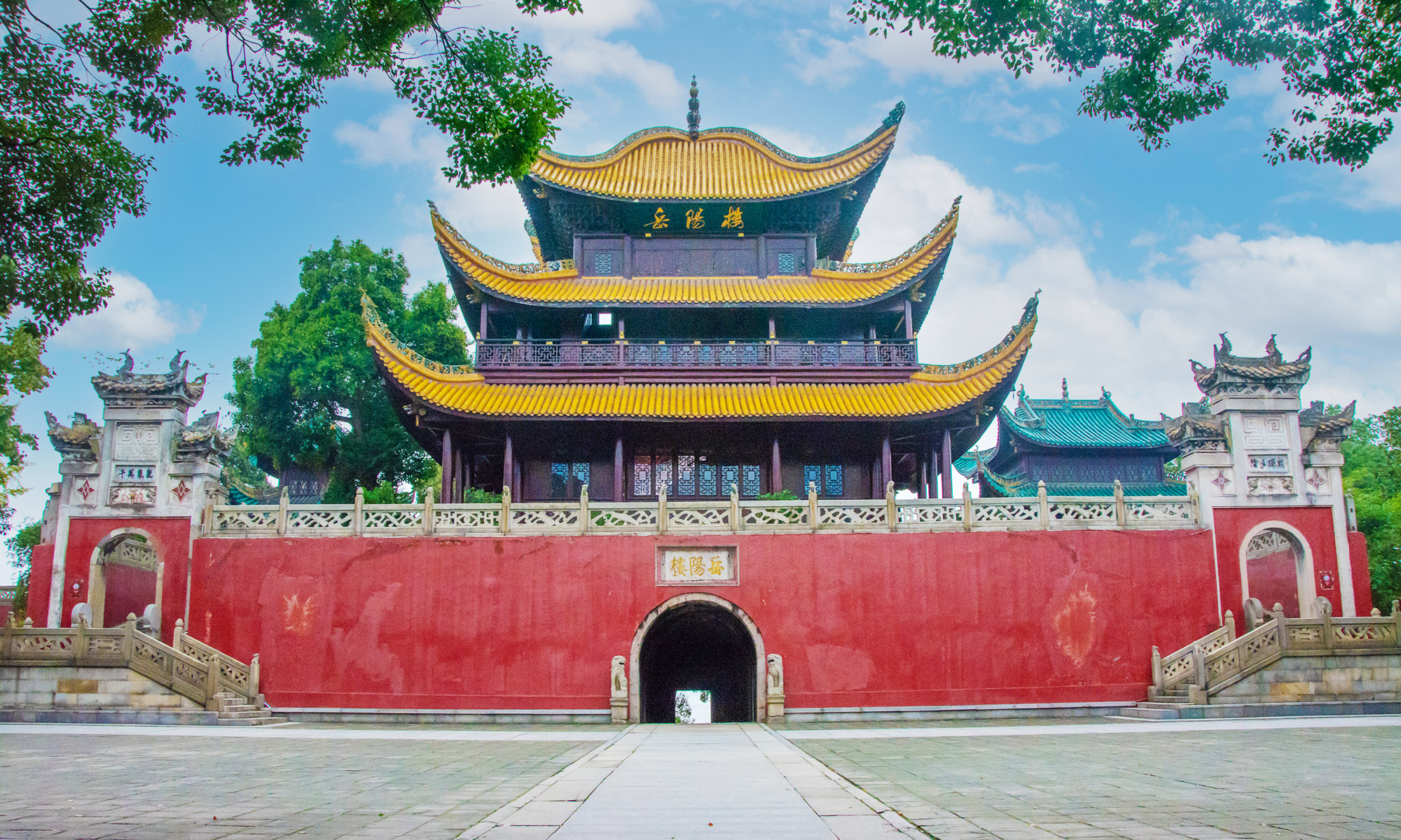 A scenic view of Yueyang Tower