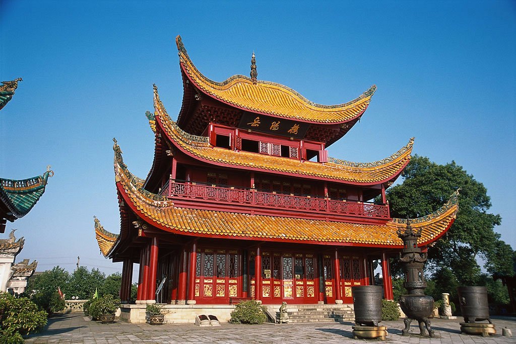 A scenic view of Yueyang Tower