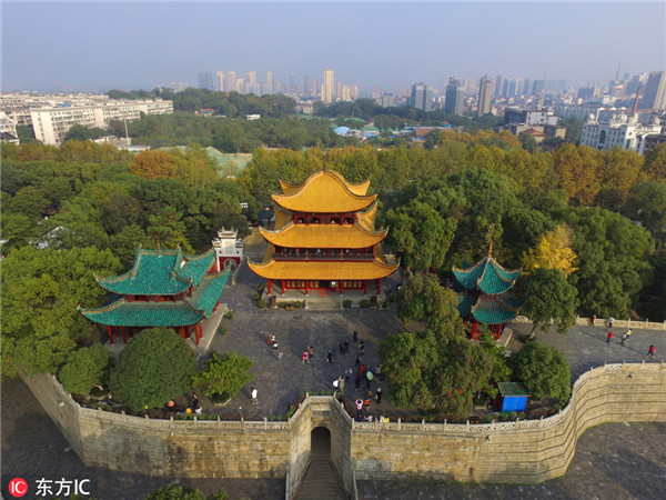 A scenic view of Yueyang Tower