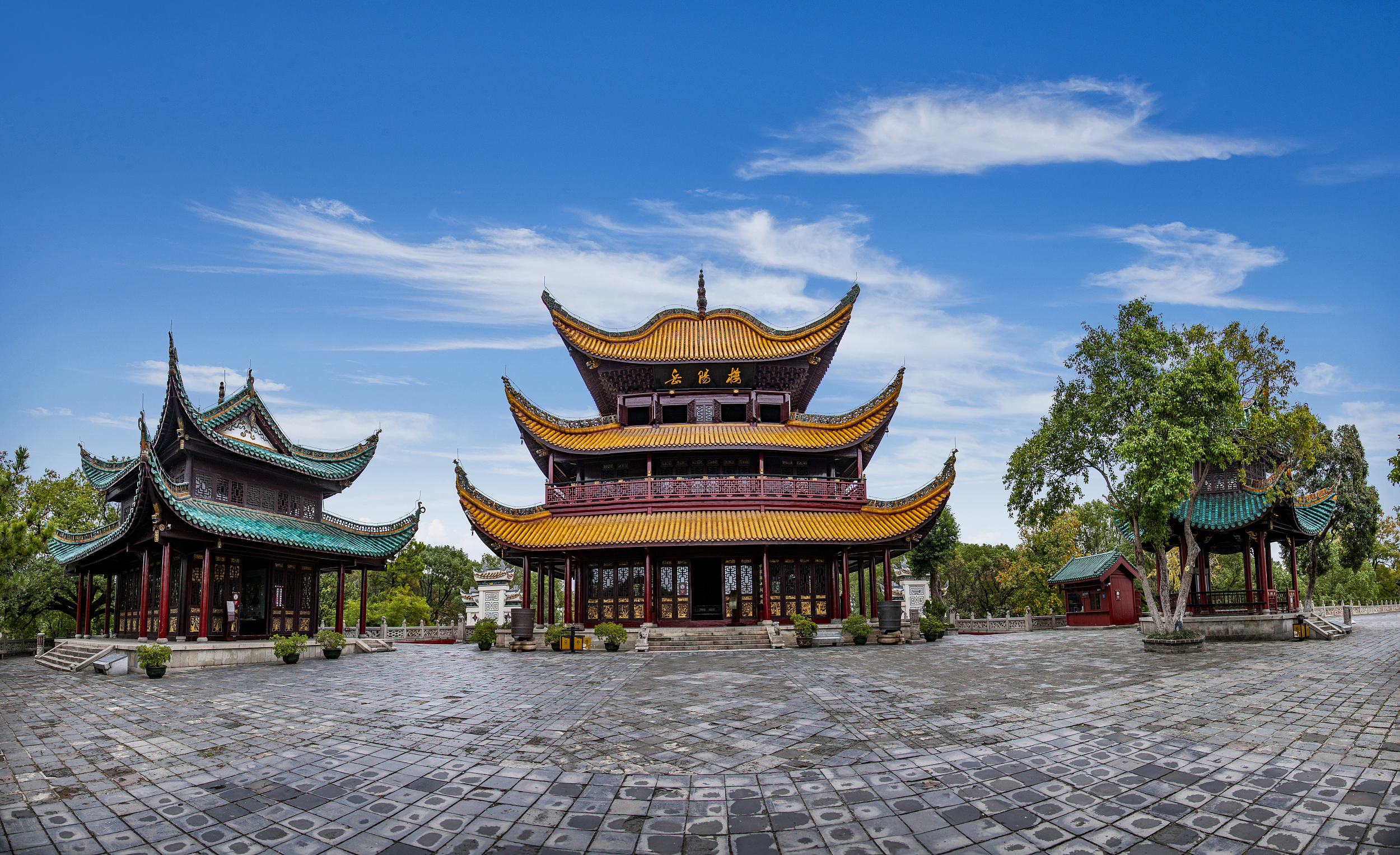 A scenic view of Yueyang Tower Junshan Island