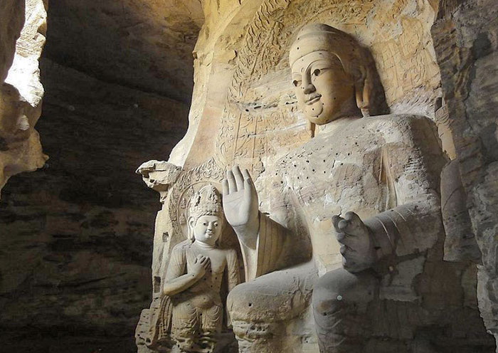 A scenic view of Yungang Grottoes