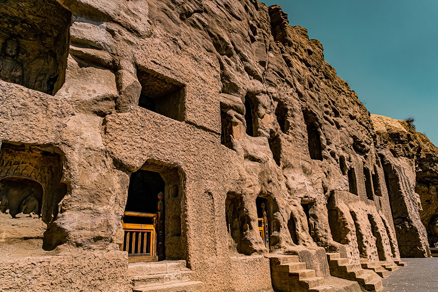 A scenic view of Yungang Grottoes
