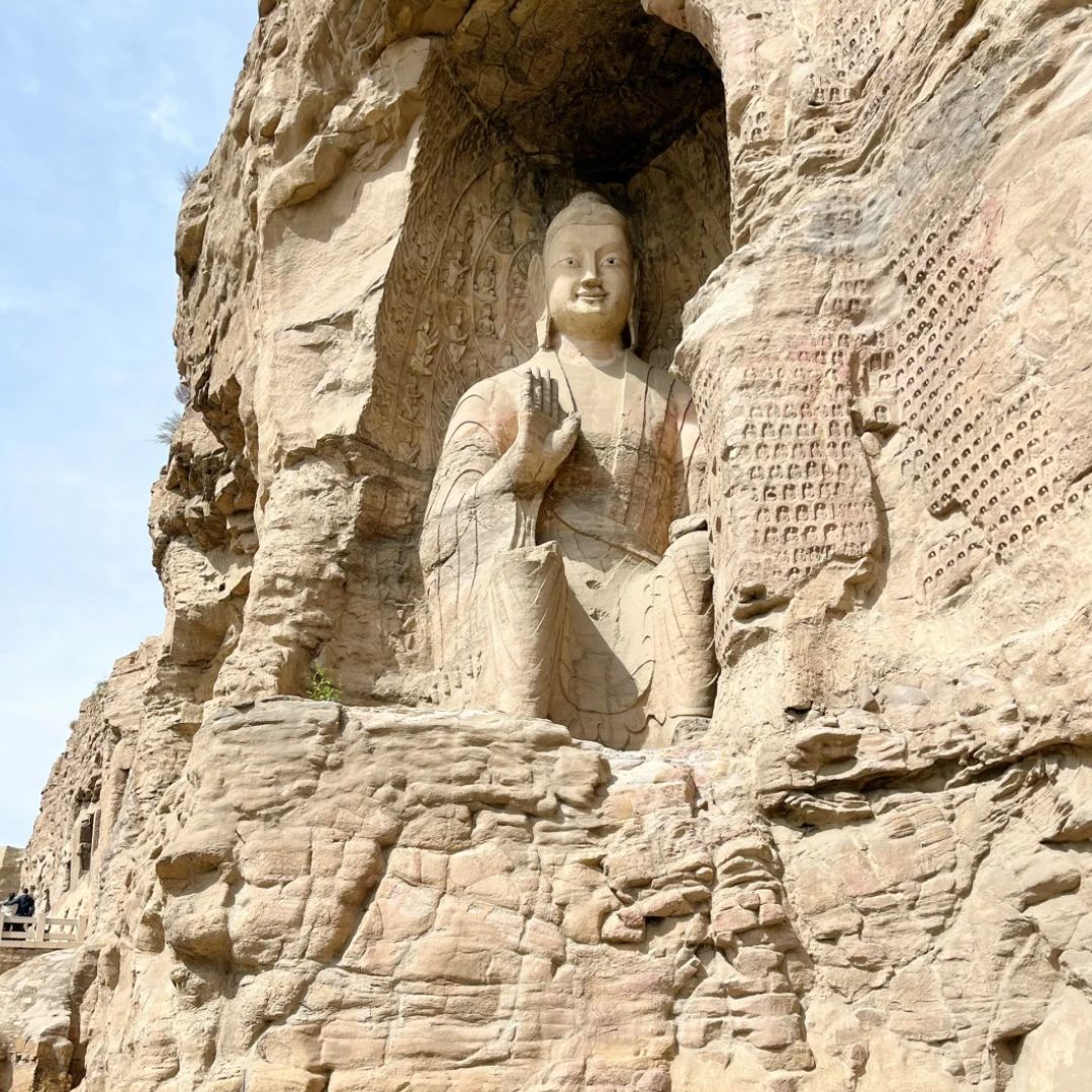 A scenic view of Yungang Grottoes