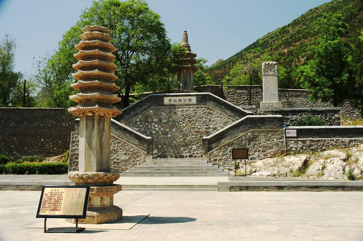 A scenic view of yunju_temple_and_stone_sutras