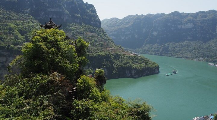 A scenic view of yunlong lake
