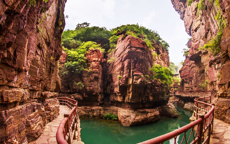 A scenic view of Yuntai Mountain