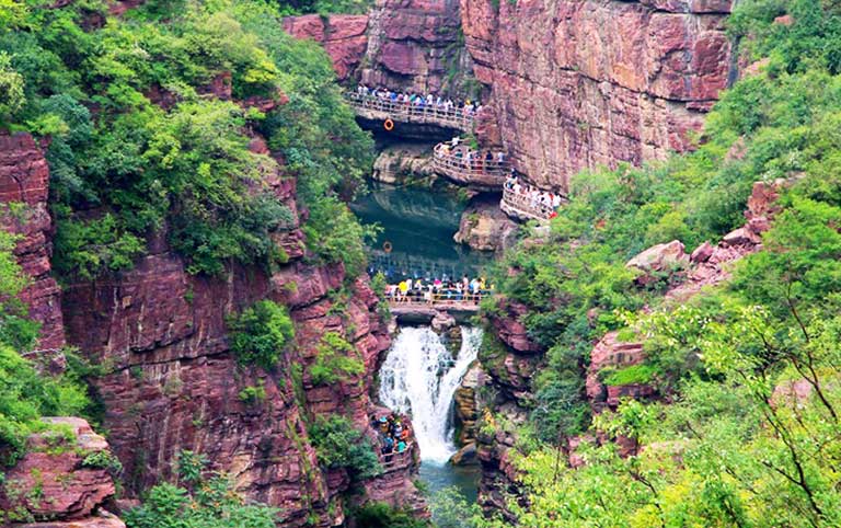 A scenic view of Yuntai Mountain