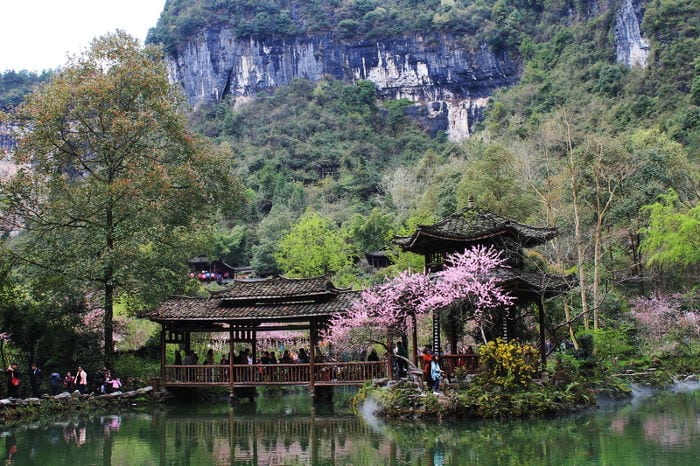 A scenic view of yuyang_taohuayuan