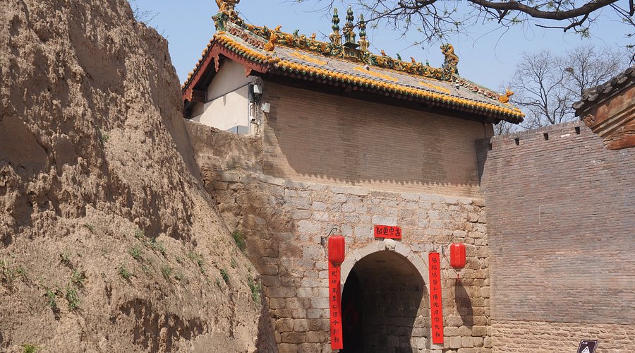 A scenic view of Zhangbi Ancient Castle
