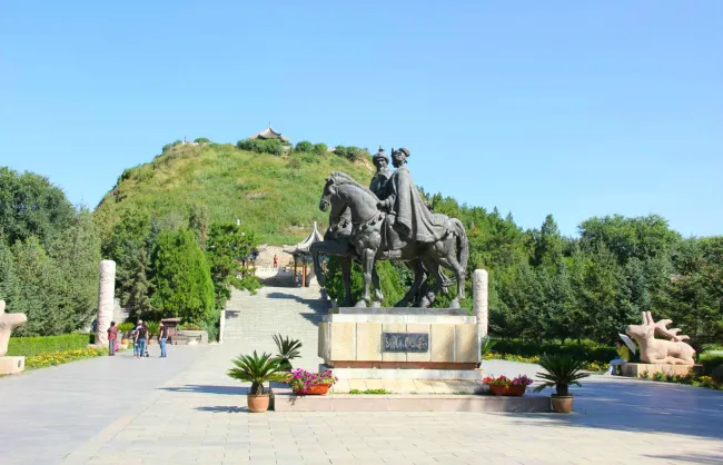 A scenic view of zhaojun_tomb