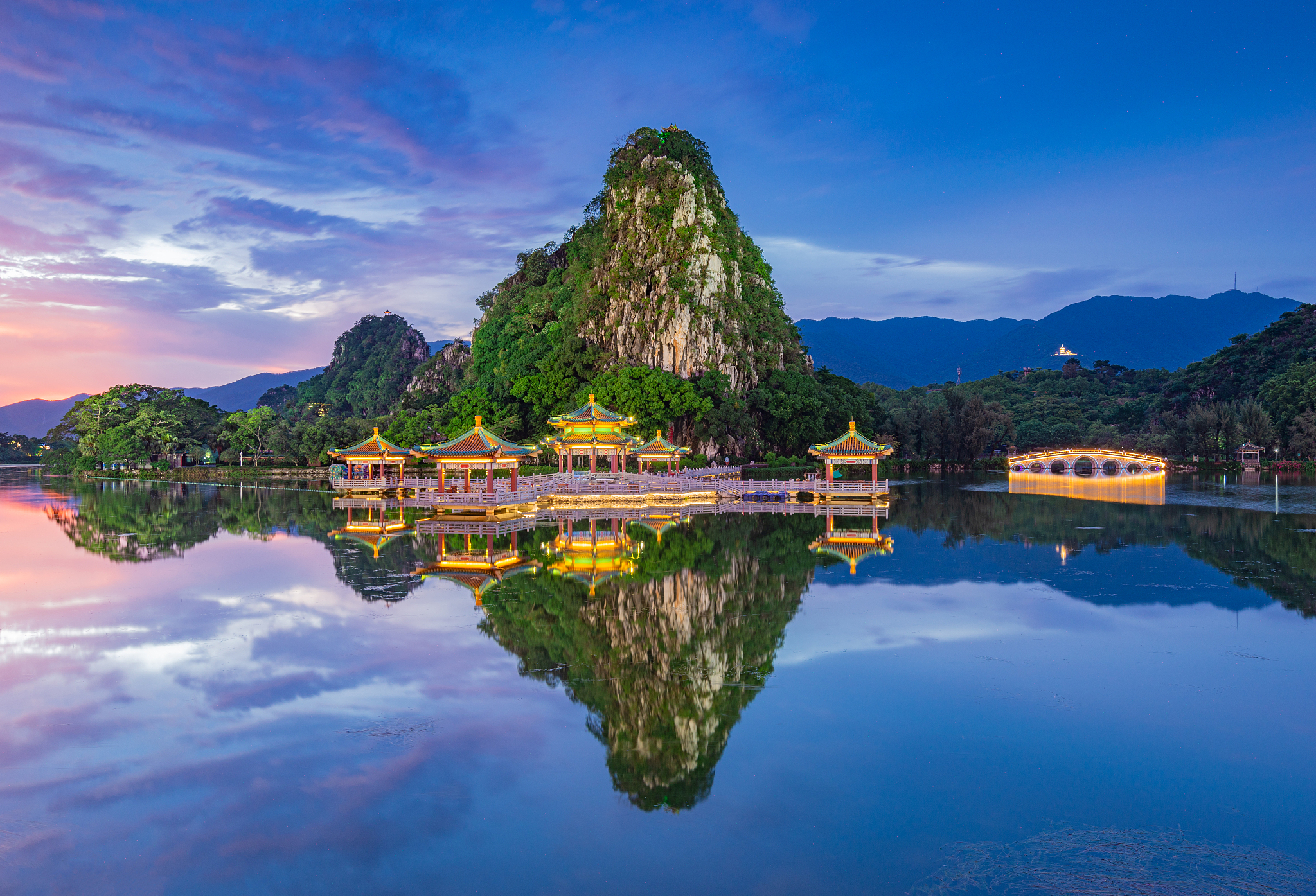 A scenic view of zhaoqing seven star crags