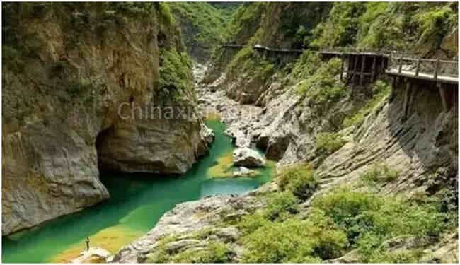 A scenic view of zheng_guo_canal_head_ruins