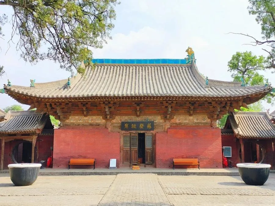 A scenic view of Zhenguo Temple