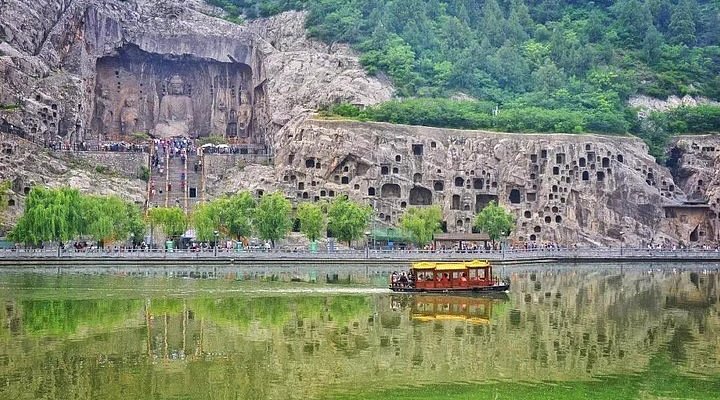 A scenic view of Zhengzhou Shang City Ruins