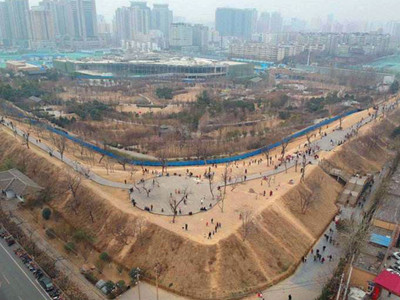 A scenic view of Zhengzhou Shang City Ruins
