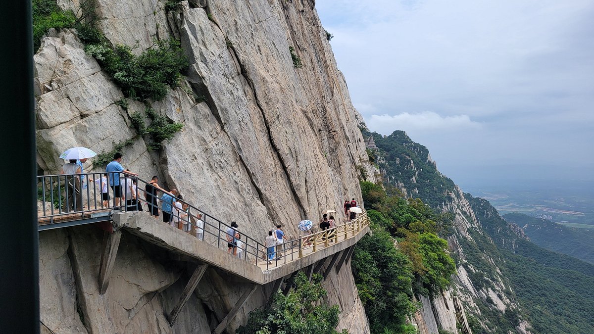 A scenic view of Zhengzhou Shang City Ruins