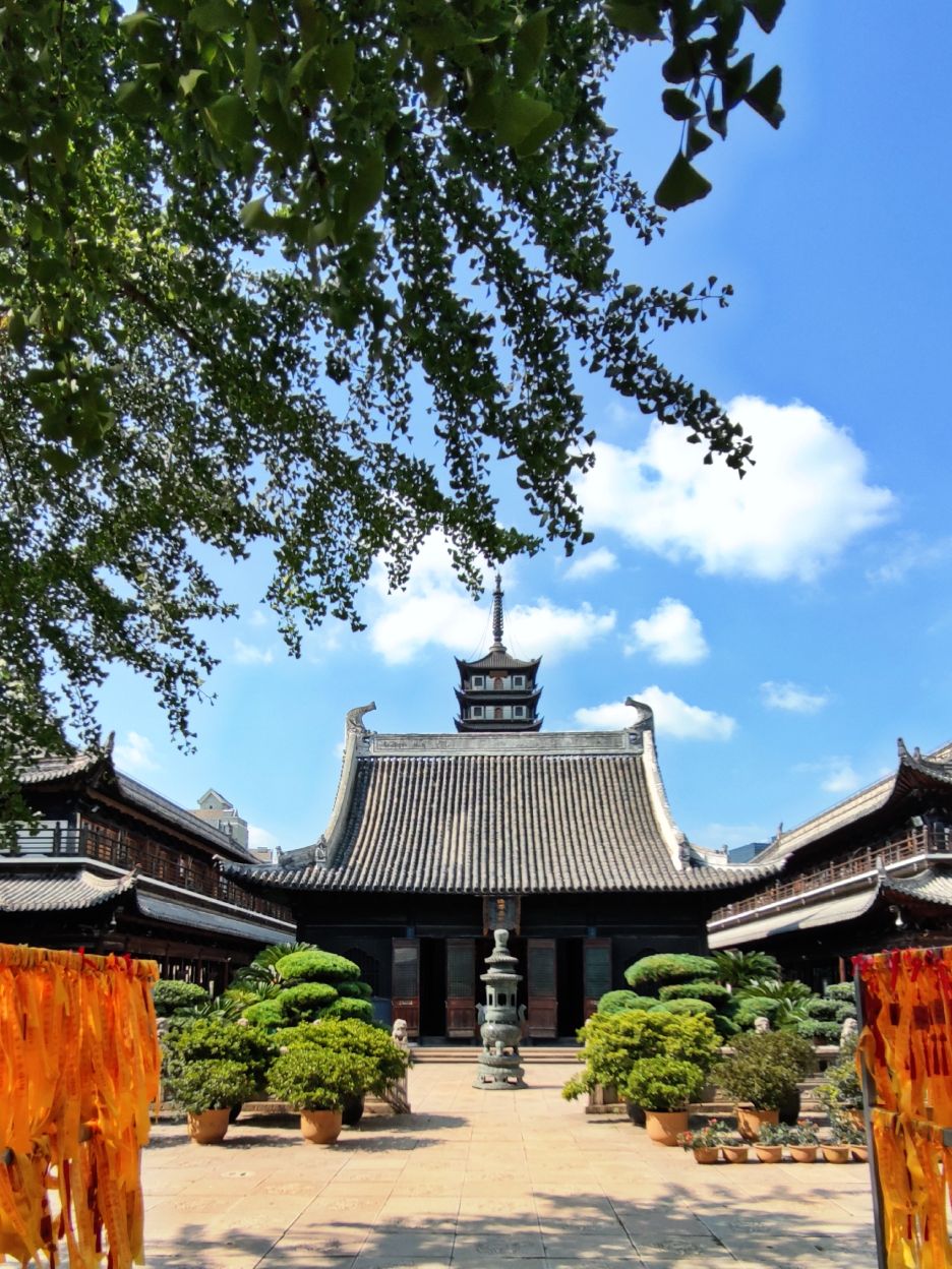 A scenic view of Zhenru Temple