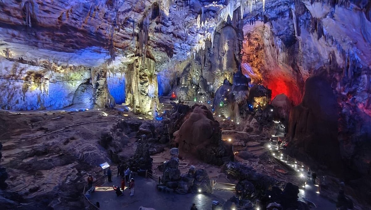 A scenic view of zhijin cave