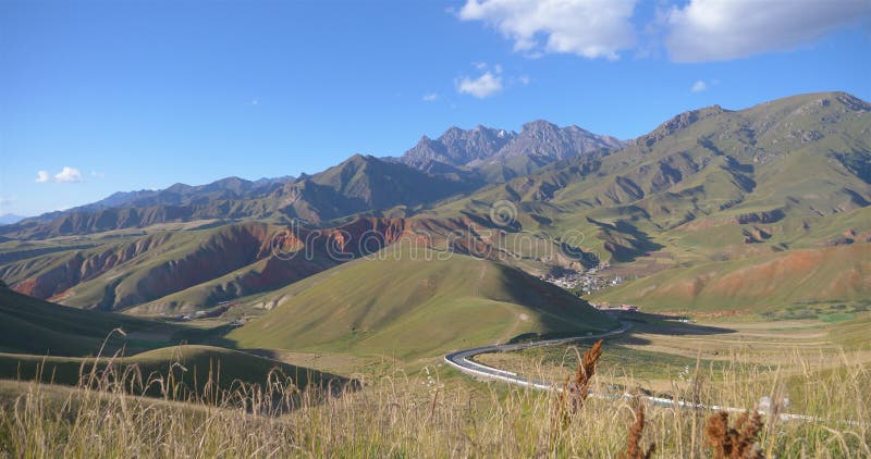A scenic view of zhuoer_mountain_scenic_area