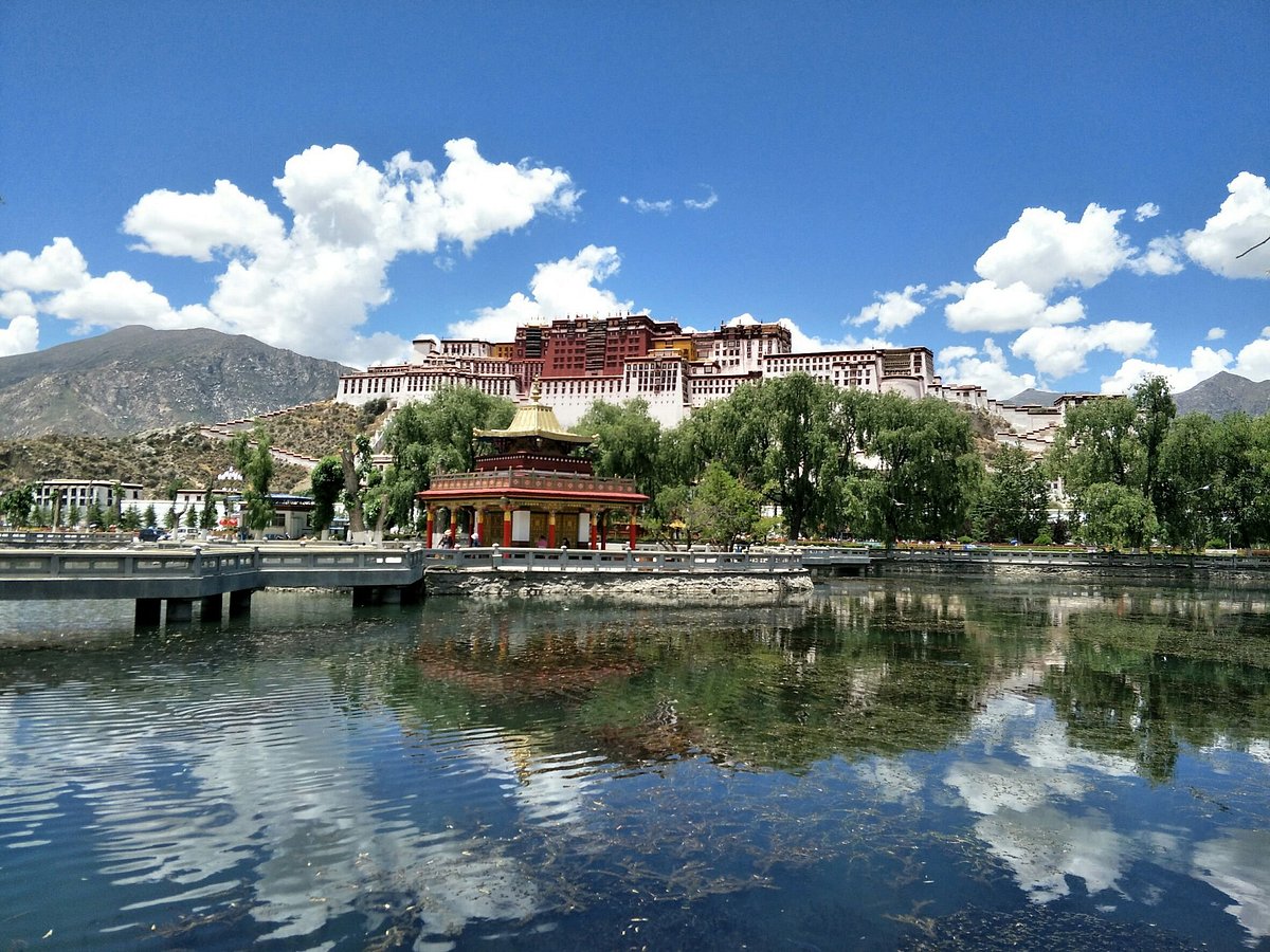 A scenic view of zongjiao lukang park
